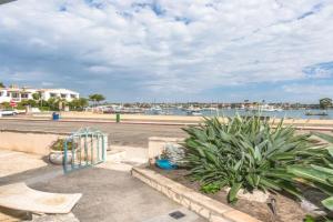Spacious 3Br Bayfront W Harbor Views, Walk To Beach By Beachview Rentals Guest house, Newport Beach