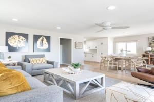 Luxury 6Br Triplex In Prime Location One House From Sand By Beachview Rentals, Newport Beach