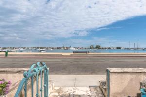 Quiet 1Br Bayside Apartment, Central, Steps To Baybeach By Beachview Rentals, Newport Beach