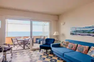 Villa Liliana - Sirena - Trilocale Elegante con Balcone Vista Mare - Accesso Diretto alla Spiaggia, Varigotti