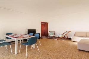 The Riviera Penthouse, Lavagna