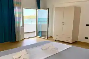Saint Gin Apartment, Shengjin