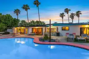 Sunny Oasis 4BR Paradise with Pool Guest house, Palm Springs