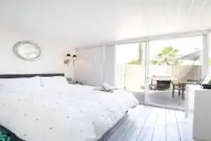 Mid-Century Modern Gem with a BBQ Patio Guest house, Palm Springs