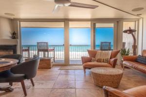 Oceanfront Condo on Sand, Walk to Village, Oceanside