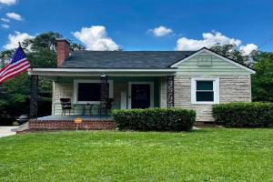 Stylish Bungalow Near Fort Benning Guest house, Columbus