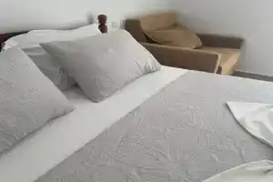 Qirjako's Rooms, Himare