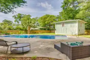 Less Than 2 Mi to Dtwn Peaceful Home with Patio Guest house, Pensacola