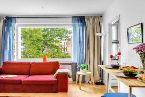 Light-Filled Gem Bathtub 200m tram bus Wi-Fi Apartments, Helsinki