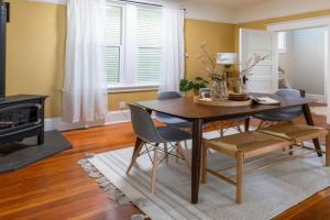 Bright and Cozy Home, Walkable, Private Yard, WiFi Guest house, Seattle