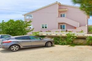 Ranka1 Apartments, Cornicchia