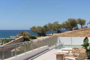 EmJo Villa, Heated Pool & Steps to the Beach, By ThinkVilla, Panormos