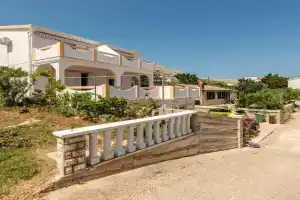 Nice Apartment In With Wifi, Pag