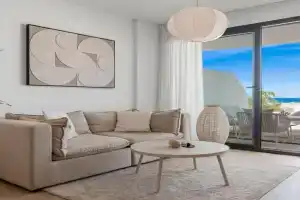 Estepona Beach Getaway 2BR Apartment w Sea View, Estepona