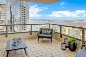 Panoramic Bay and City Views - 2BR, Pool, Gym, Parking Guest house, San Diego