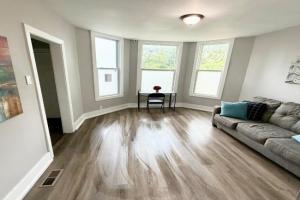 Beautiful Home Near Downtwon - Free Parking! Guest house, Chicago