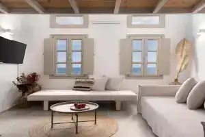 Villa Flora-8 min walk from, Fira