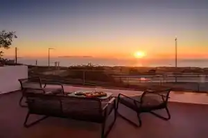 Casa della Liberta Firostefani, Fira