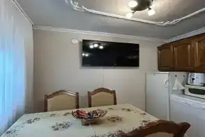 Apartment White, Biela