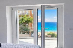 Rebecca's Apartments Central - Private Parking - Sea View - 10 apartments - Case Vacanze, Anzio
