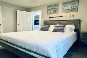 NEW Getaway by Beach Apartments, Gulfport