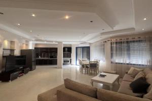 3 Bedrooms Penthouse, Golem