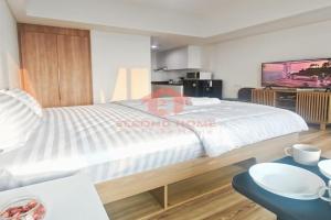 Cozy Studio South Gate Apt with Pool, Gym, Wi-Fi by 2ndHome, Jakarta