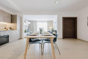 Flat 2 MLH 3BED next to city by Homely! Apartments, Mellieha