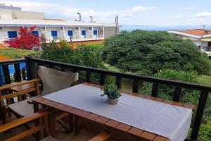 Salt & Pine Apartments, Kallithea