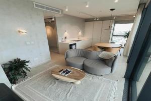 Luxury 360 Sea View 27th Floor Apartment in Mercury Tower, Pembroke