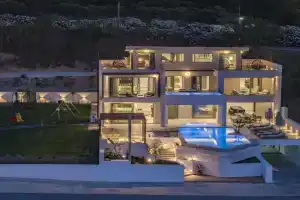 Luxurious Villa Selestine - With Private Pool, Panormos