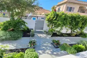 Abi Central Home Apartments, Korissia