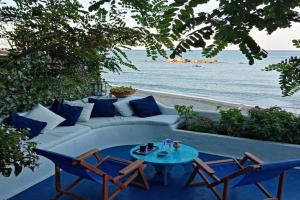 House on the beach, Skiros