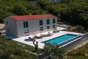Villa Zvis Sea View with Private Pool & Peaceful Stay, Budva