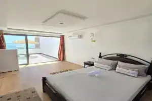 Open waves surf house, Agadir