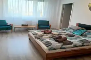 Yvette Apartman, Szeged