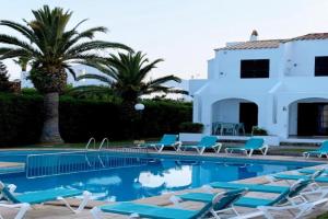 Apartamento en la playa con piscina, Cala'n Bosch