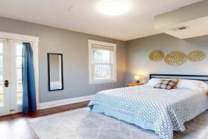 The Vista View Villa 2 Charming Retreat for 4, Cincinnati