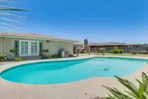 Shop, Hike and Explore Home with Private Pool! Guest house, Fresno
