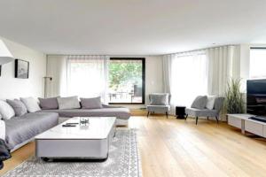 Historic Charm Overlooking Parc Lafontaine Apartments, Laval