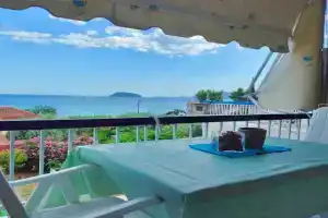 Ocean Blue Apartments, Paleo Tsifliki