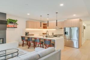 Near Biotechs and MIT Cozy Condo with Fireplace Apartments, Boston
