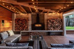 Inn Lewis - Beside the Redwoods with Spa Pool, Rotorua