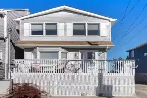 2 story beach house 3-Bedroom 2 baths Home 2 Blocks from the Ocean & Boardwalk, Seaside Heights