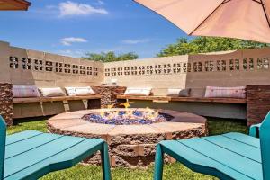 5BR Sleeps 10 Hot Tub Fire Pit Games & Walk to ASU Guest house, Tempe