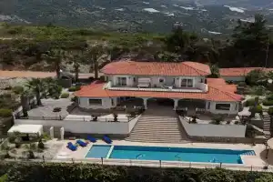 Great Villa with beatiful view and 4 bedrooms more 1000 sqm AREA, Alanya