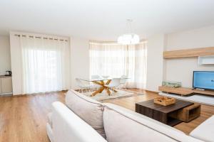 Poseidon Nest - 2BR, 360 Sea View, Office Apartments, Durres