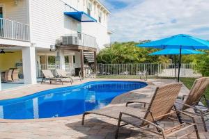 Sombrero Chic - Waterfront Pool Home Near Sombrero Beach, 40' Dock Guest house, Marathon