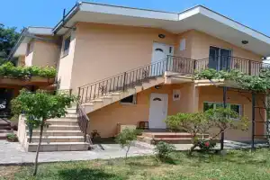 Apartmani Bisser, Sutomore