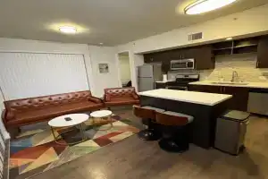 Poolside Palace Apartments, Los Angeles